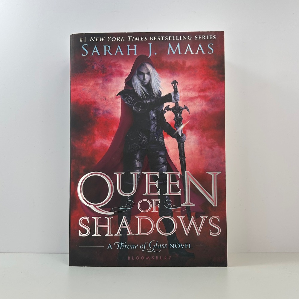 Queen of Shadows Paperback by Sarah J. Maas Throne of Glass
